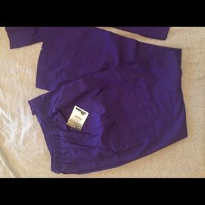 Women’s scrubs size small petite